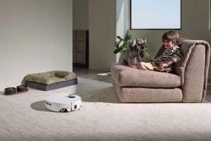 Meet the world&rsquo;s first real-time fresh water mopping robot