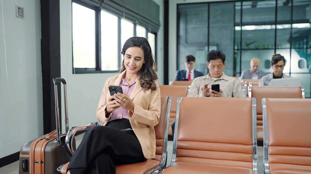 esim phone airport shutterstock 2323075441 M Stocker