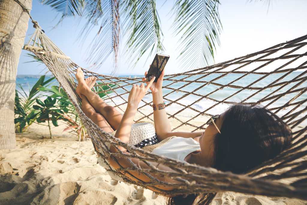 esim phone hammock shutterstock 1104305831 Peera stockfoto