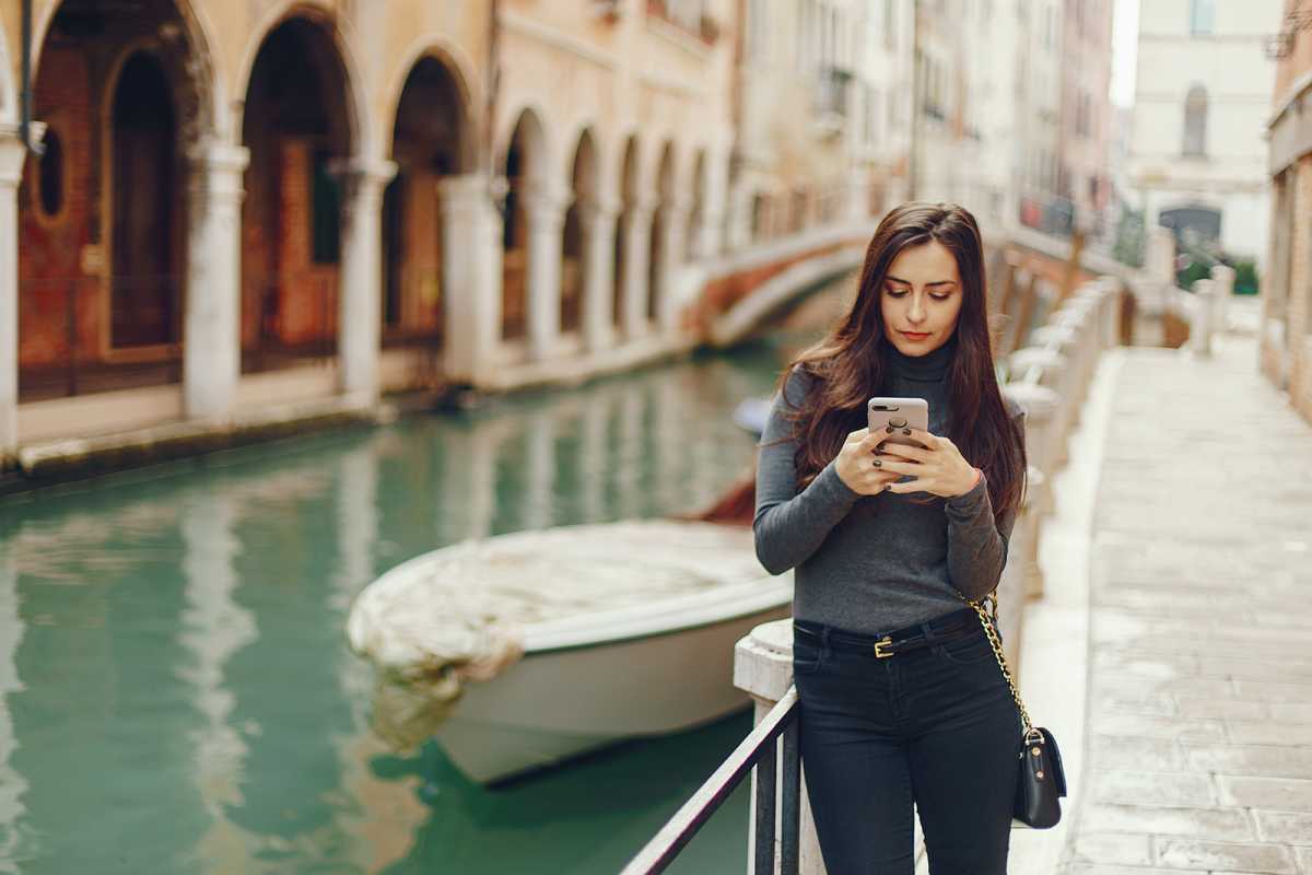 esim phone venice shutterstock 1566186430 Oleggg