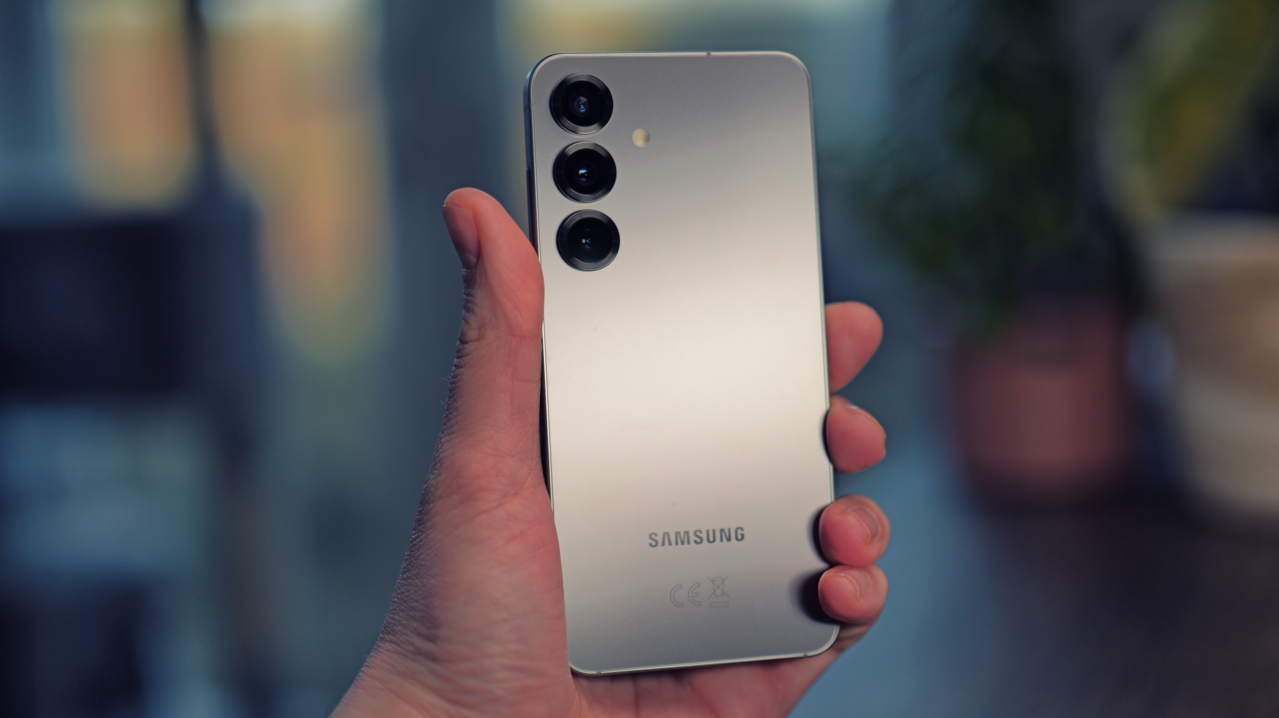 Samsung Galaxy S25 - Best Small Flagship