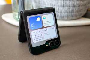 The Samsung Galaxy Z Flip 7 FE just got a lot more appealing with this discount and free smartwatch